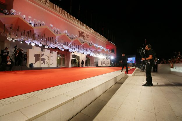 Atmosphere walks the red carpet ahead of the ‘The Favourite’ scr