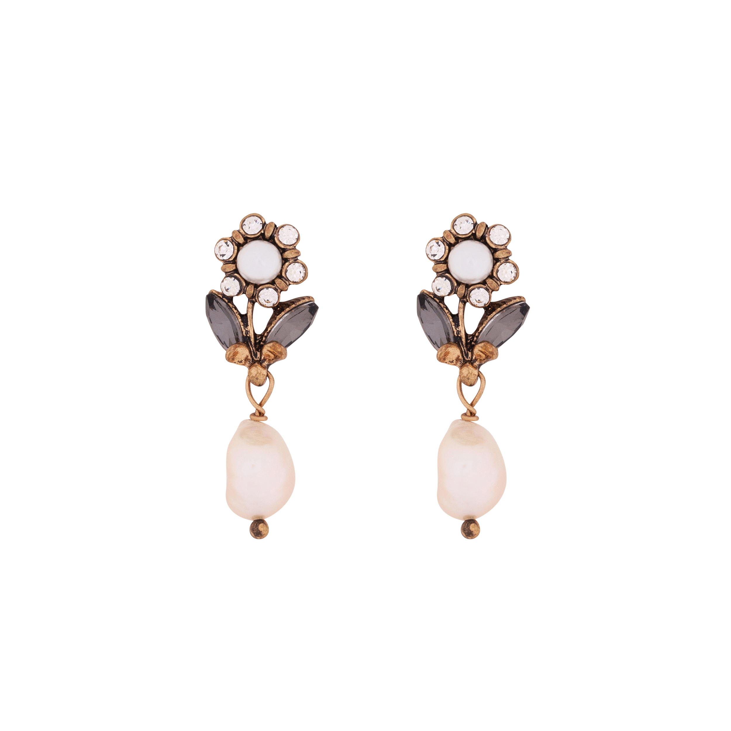 Daisy Pearl Earrings €23.99 JANEYMAC