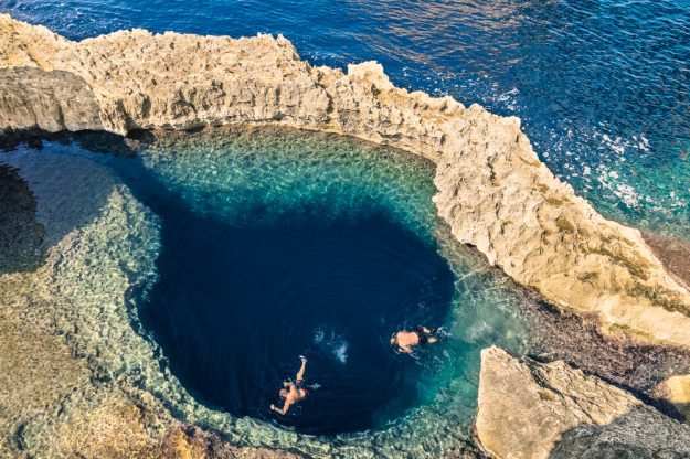 Deep,Blue,Hole,At,The,World,Famous,Azure,Window,In