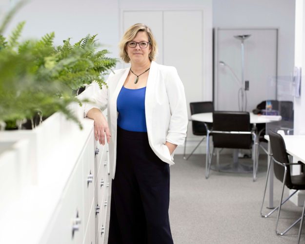 Alison Winger_business