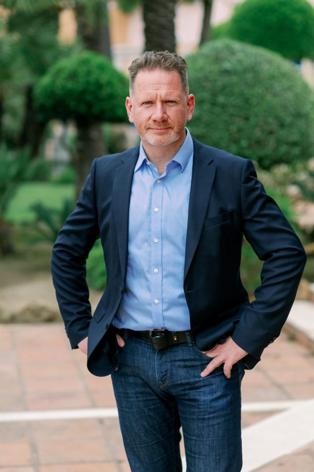 Keith O Loughlin business pic outside